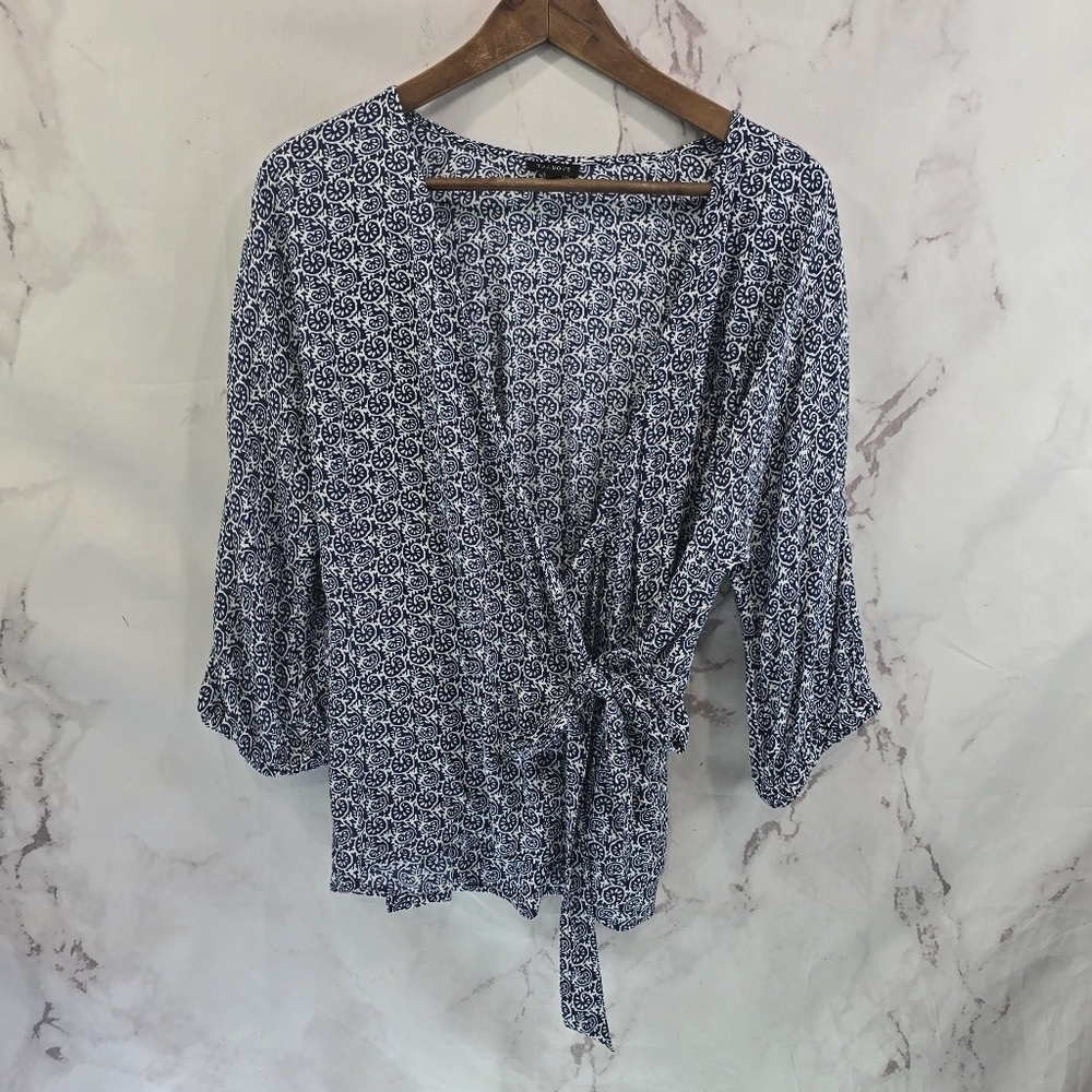 Talbots Shirt Womens Medium Blue White Wrap Printed Blouse Tie Navy 3/4 Sleeve